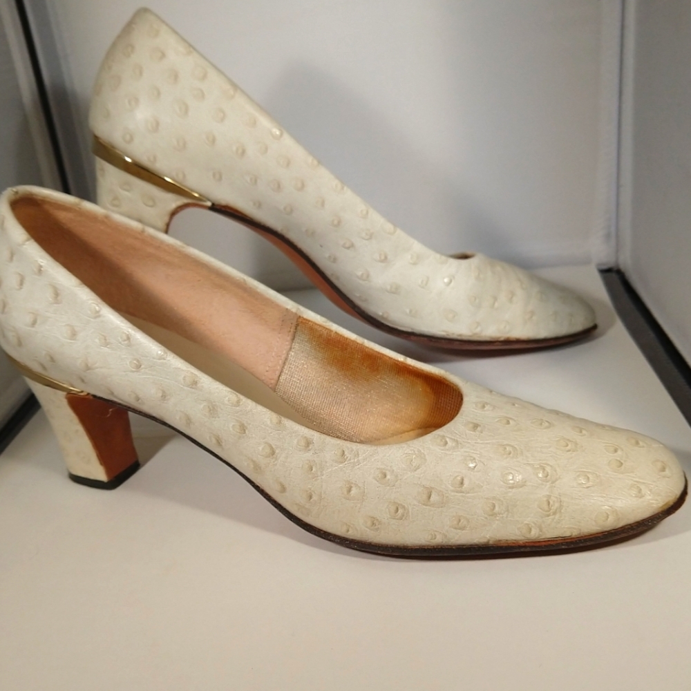Vintage Sakowitz Ostrich Cream Pumps, sz 7
